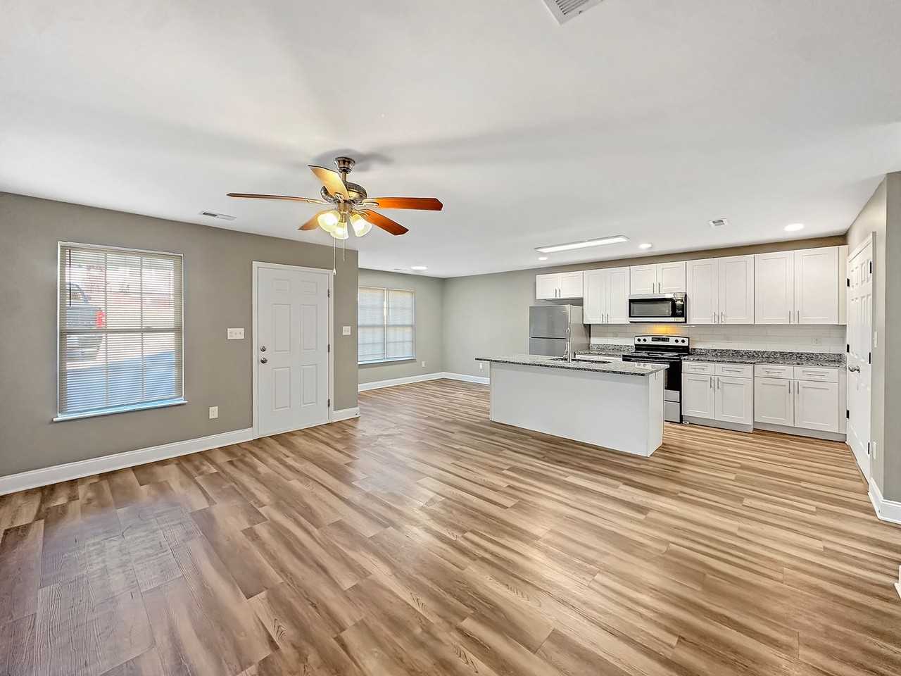 3618 Lyle Ave - Photo 2 of 15