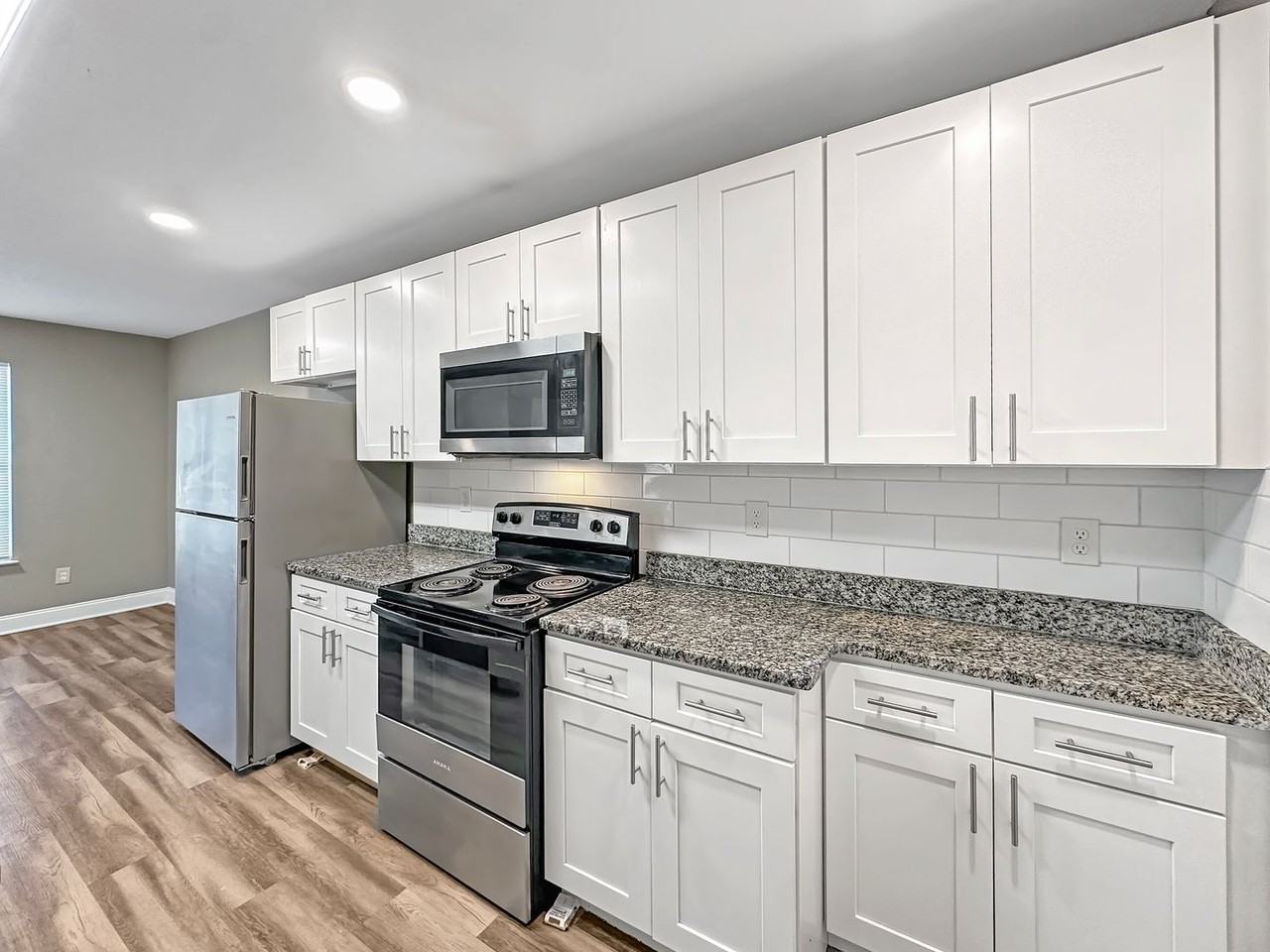 3618 Lyle Ave - Photo 4 of 15