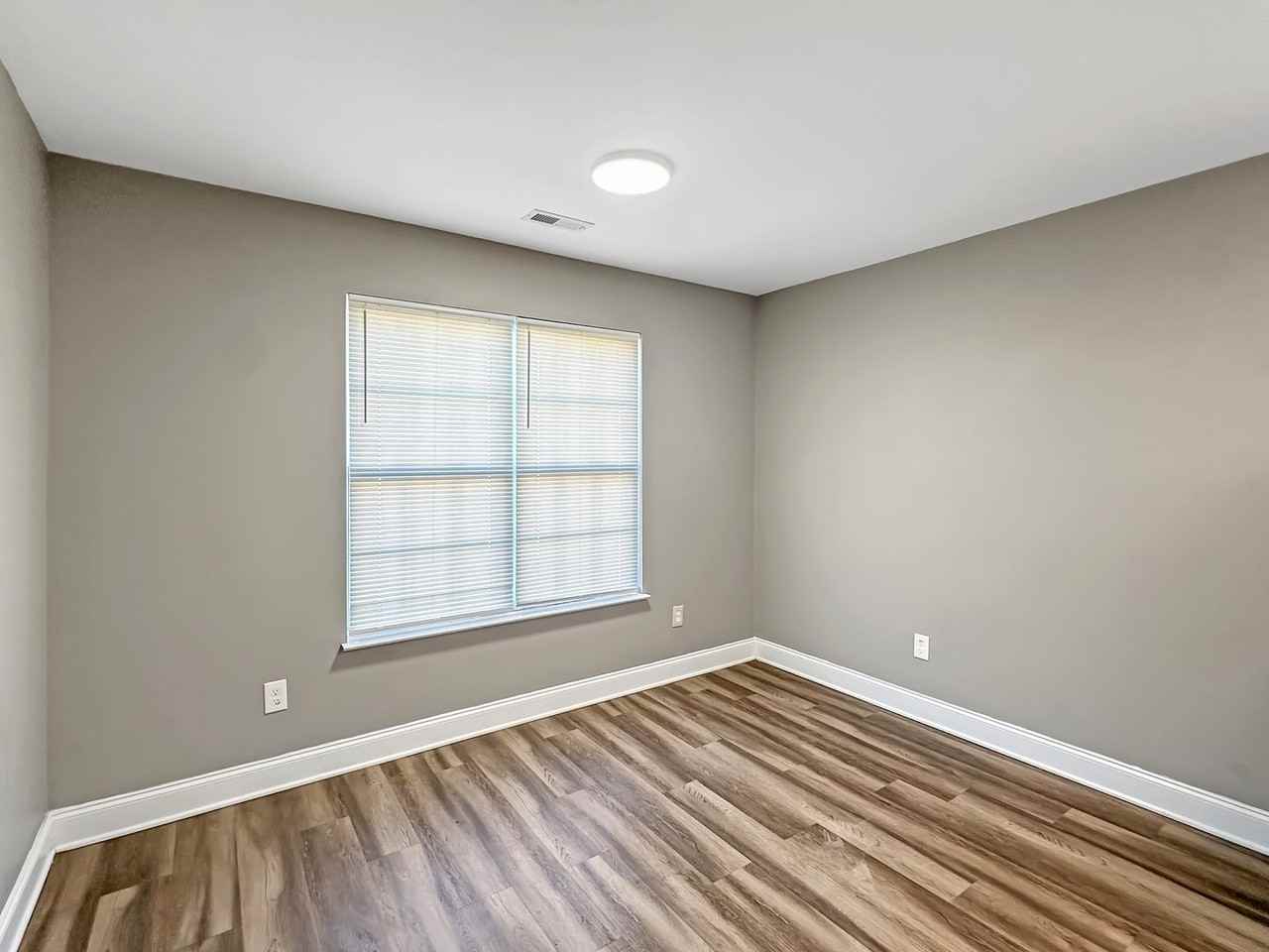 3618 Lyle Ave - Photo 6 of 15