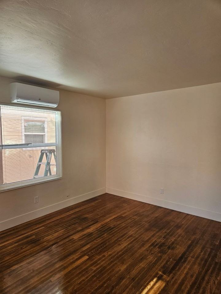 2414 E St - Photo 4 of 13