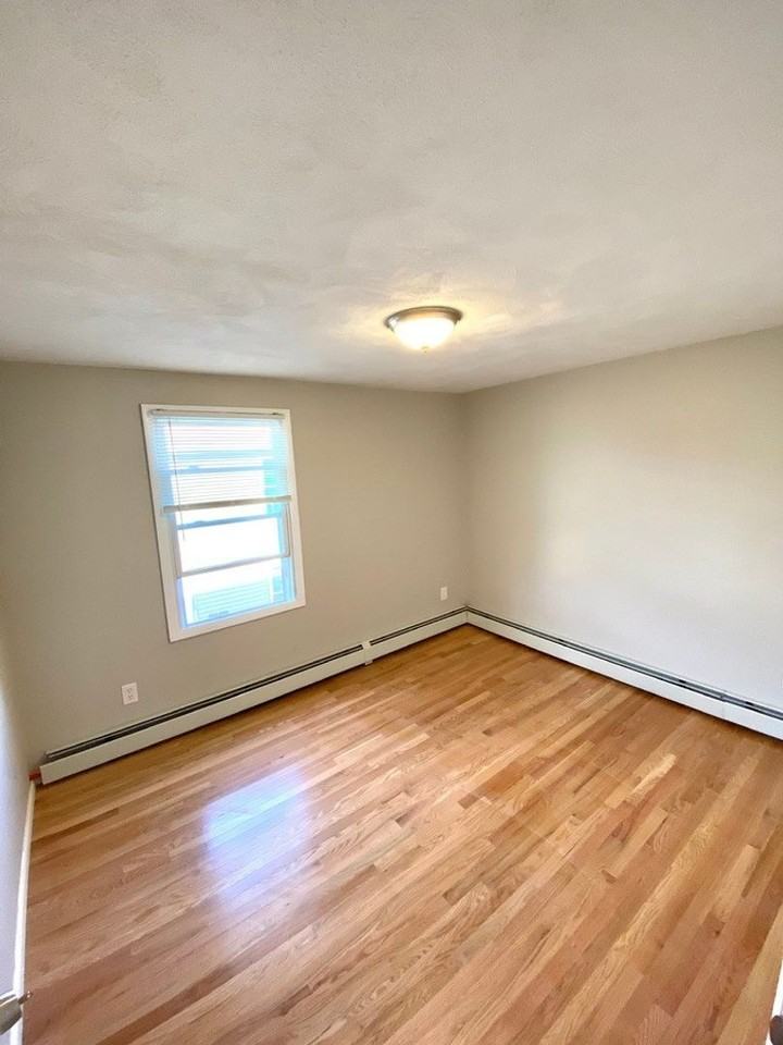 40 August St - Photo 4 of 9