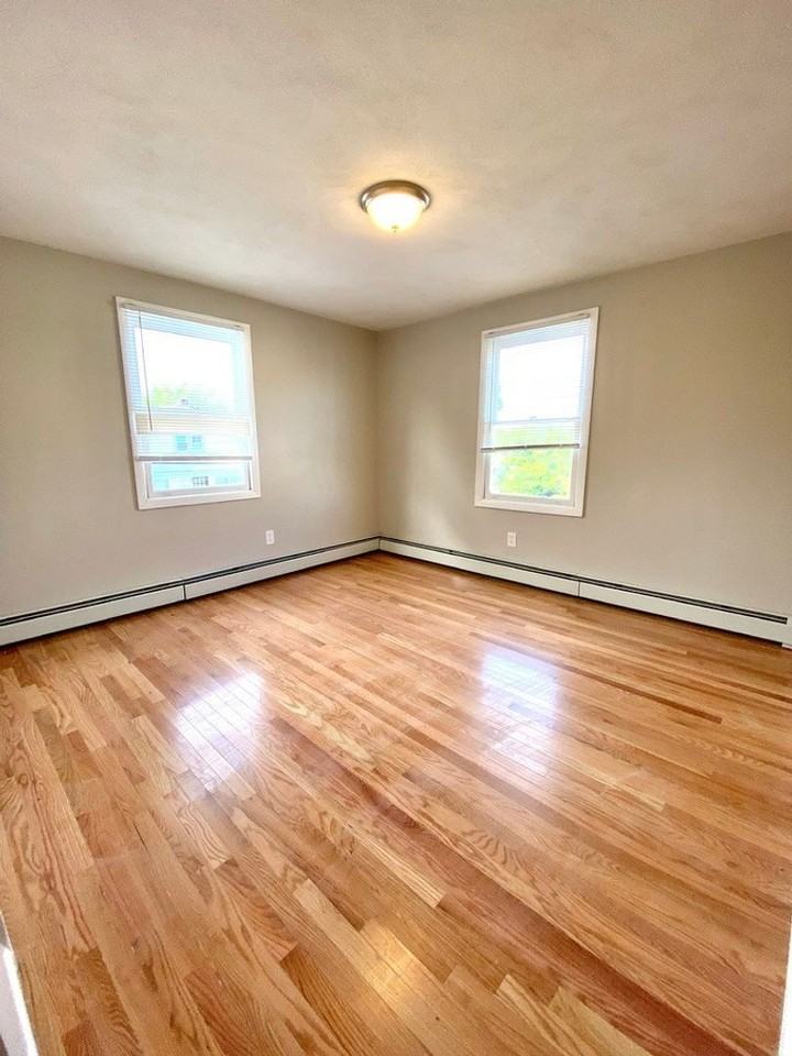 40 August St - Photo 5 of 9