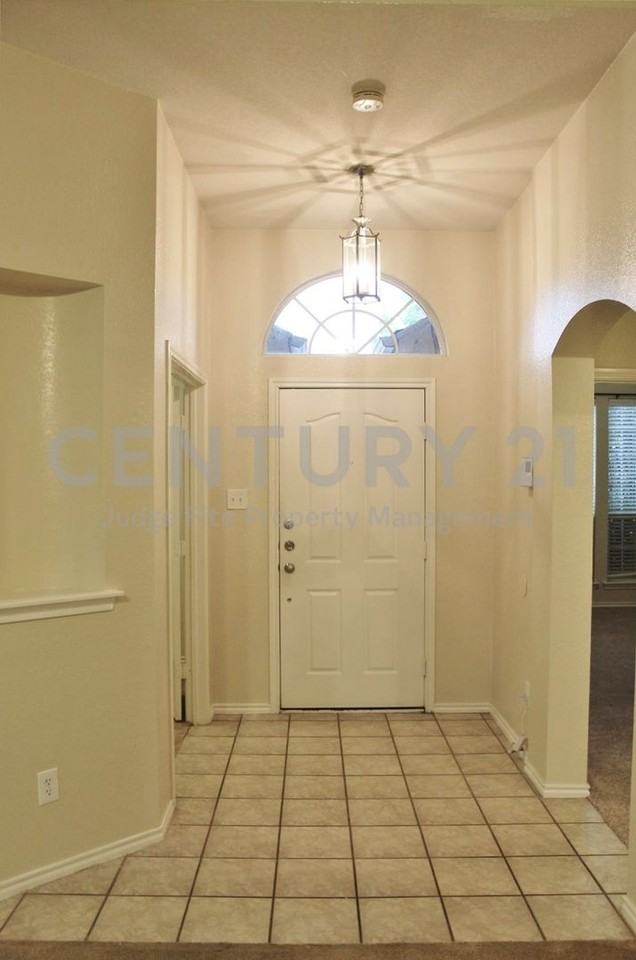 5752 Barrier Reef Dr - Photo 2 of 13