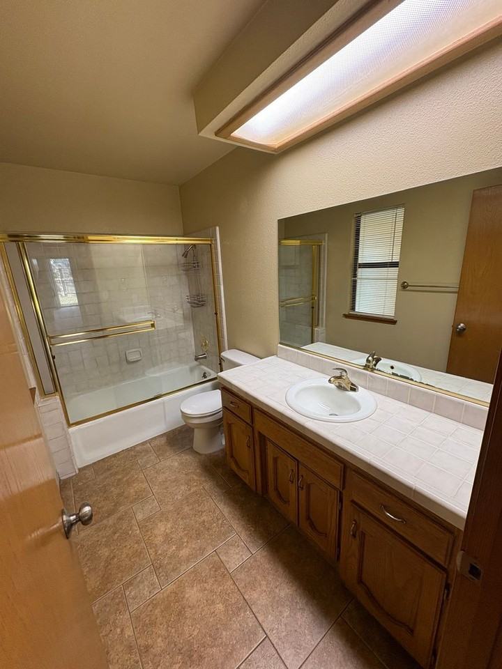 644 N Atwood St - Photo 5 of 30