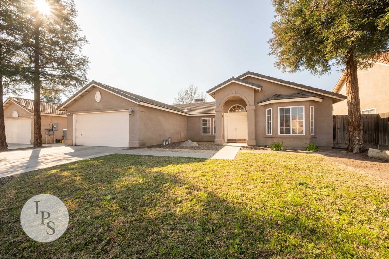 443 S Almond Ave - Photo 2 of 32