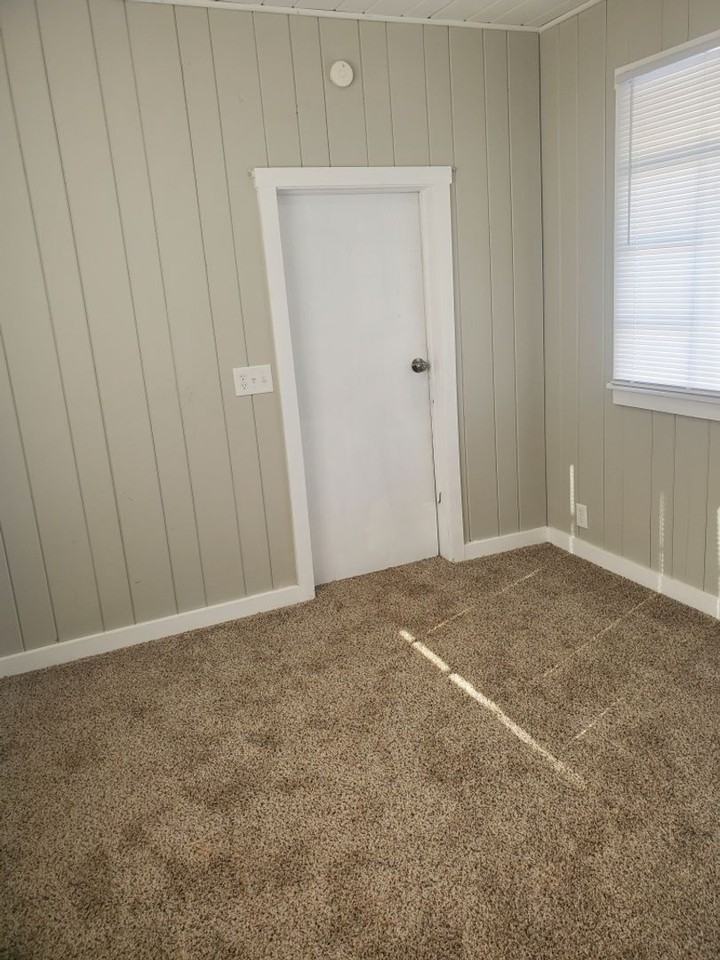 428 N Main St - Photo 7 of 15