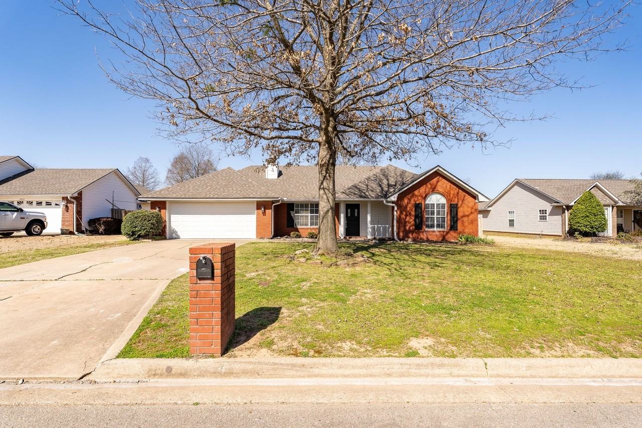 7006 Red Bud Dr - Photo 2 of 28