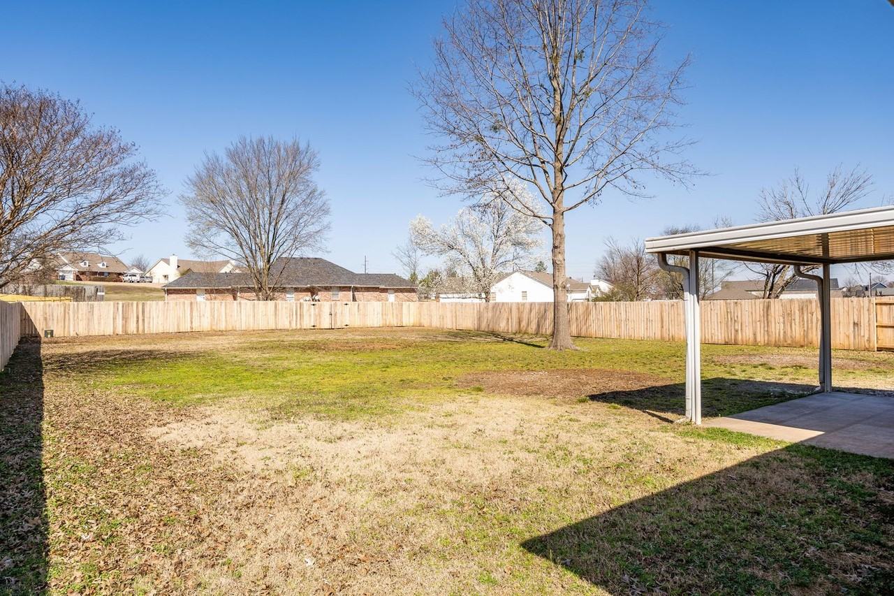 7006 Red Bud Dr - Photo 4 of 28