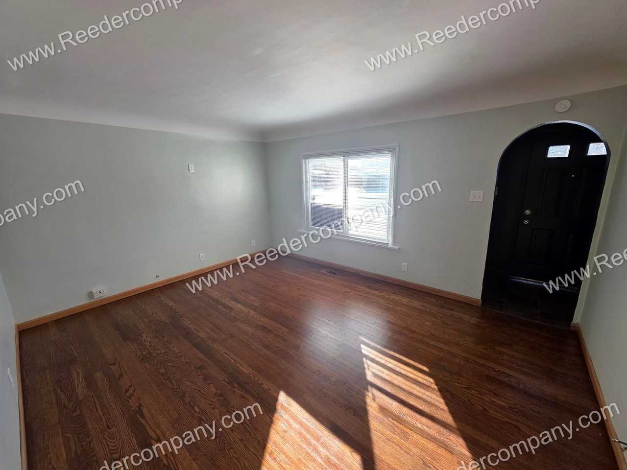 3317 173rd St - Photo 3 of 13