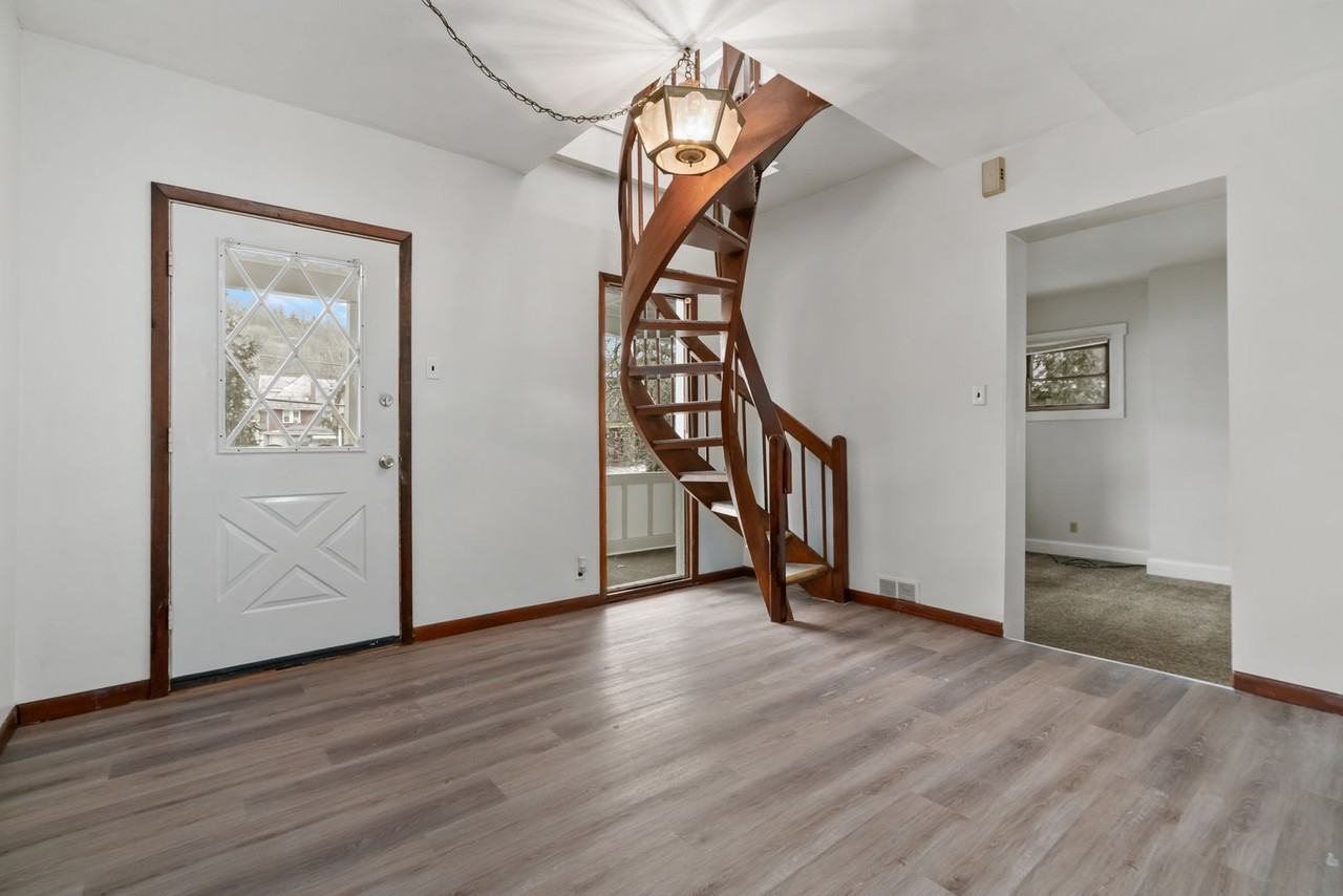 67 Oregon Ave - Photo 4 of 16