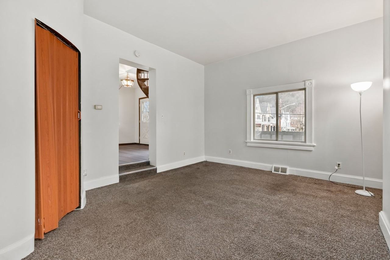 67 Oregon Ave - Photo 6 of 16