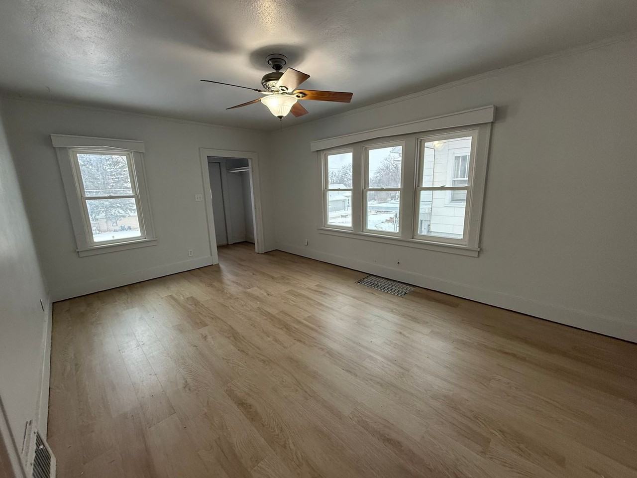 117 11th Ave Ne - Photo 3 of 17