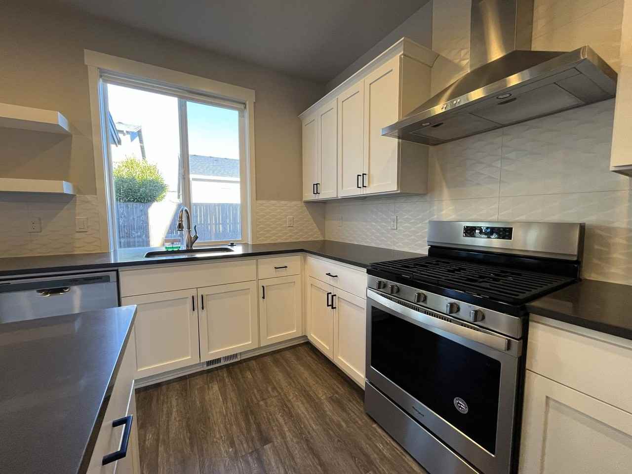 1741 Silverstone Dr - Photo 7 of 49