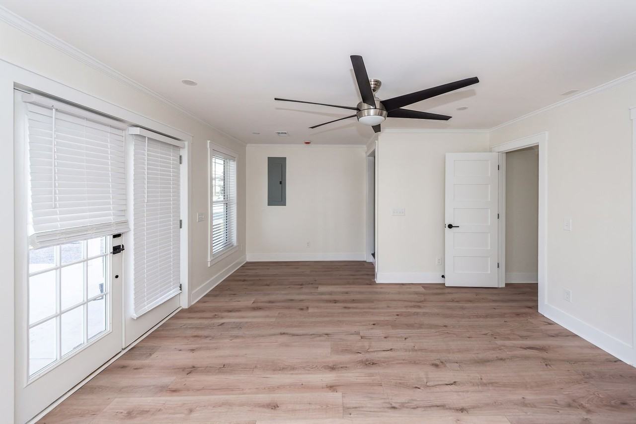 2015 Arbutus Ave - Photo 4 of 37