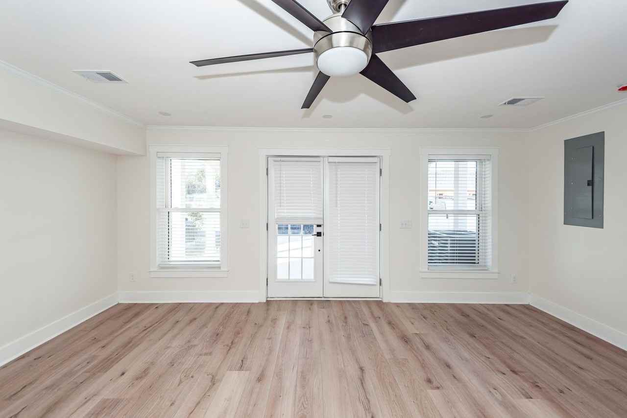 2015 Arbutus Ave - Photo 5 of 37