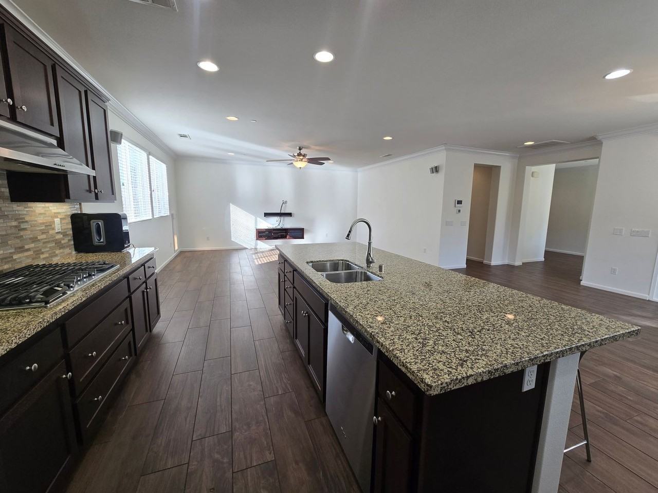 9480 Visaya Dr - Photo 7 of 31