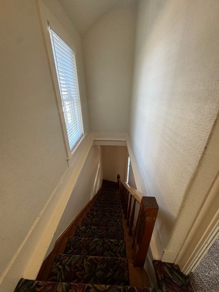 123 Richardson St Apt C - Photo 3 of 17