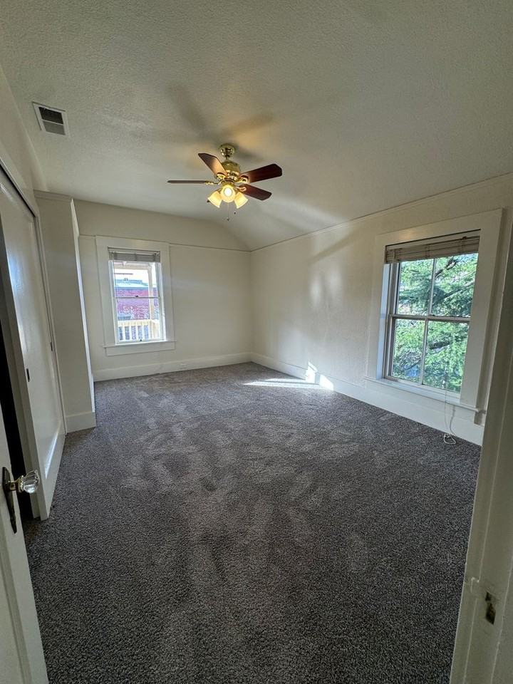 123 Richardson St Apt C - Photo 6 of 17