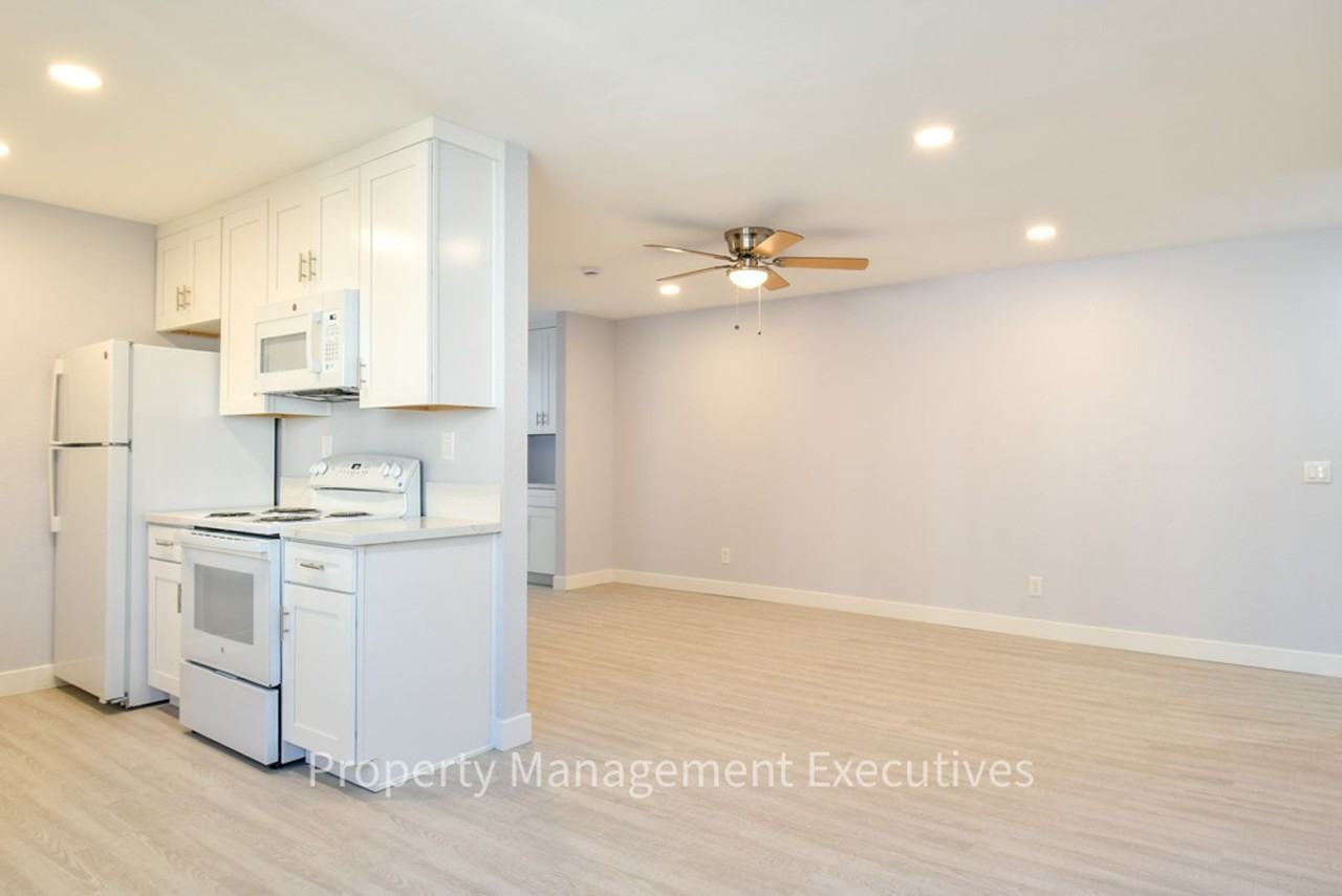 1117 Helix St #K - Photo 5 of 8