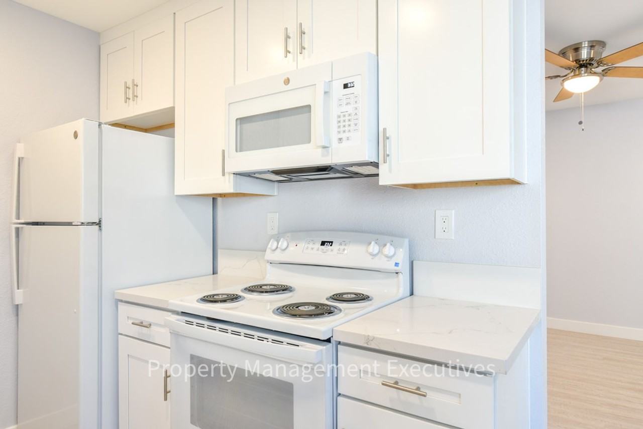 1117 Helix St #K - Photo 6 of 8