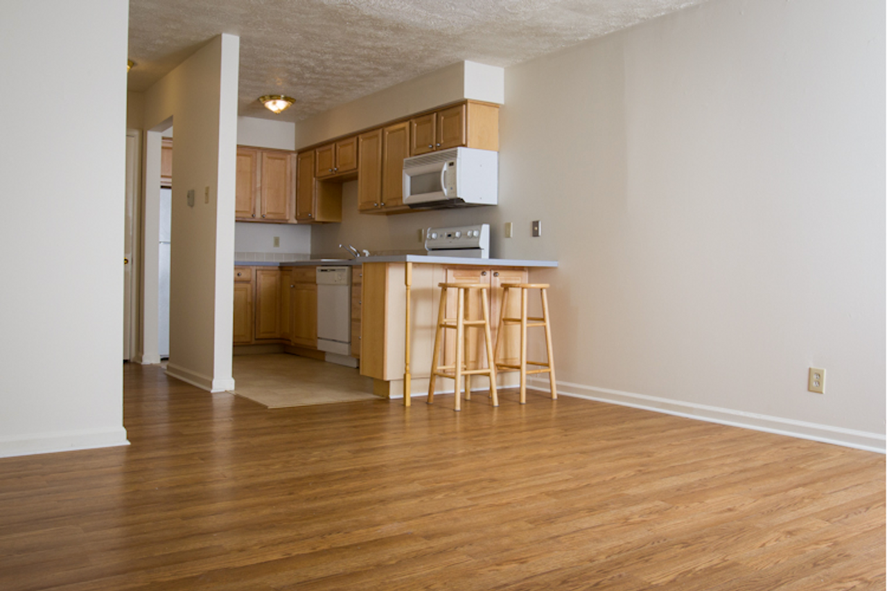 Manor - Photo 2 of 8