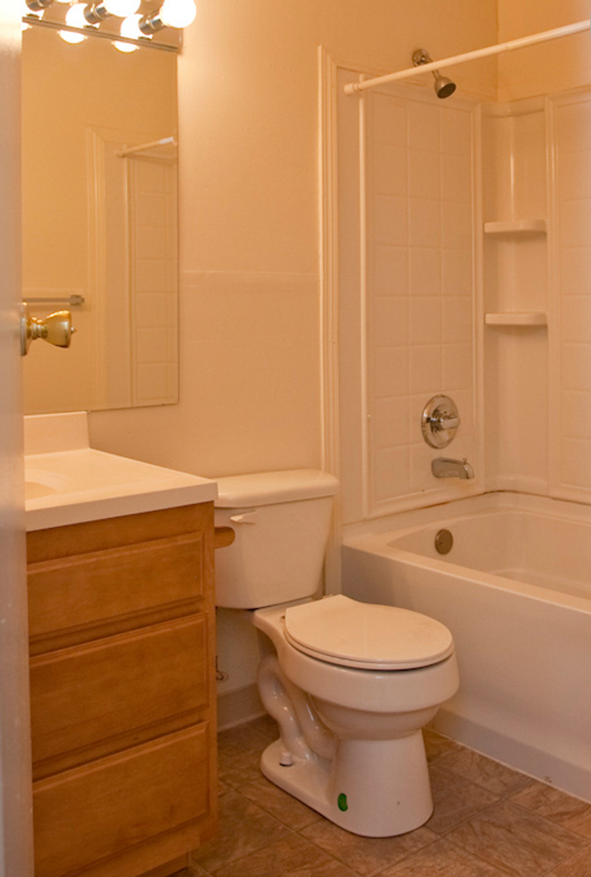 Manor - Photo 3 of 8