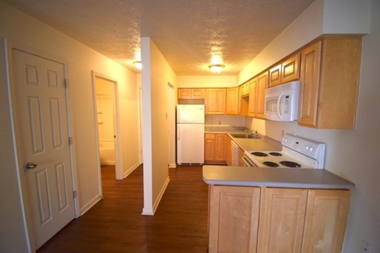 Manor - Photo 6 of 8