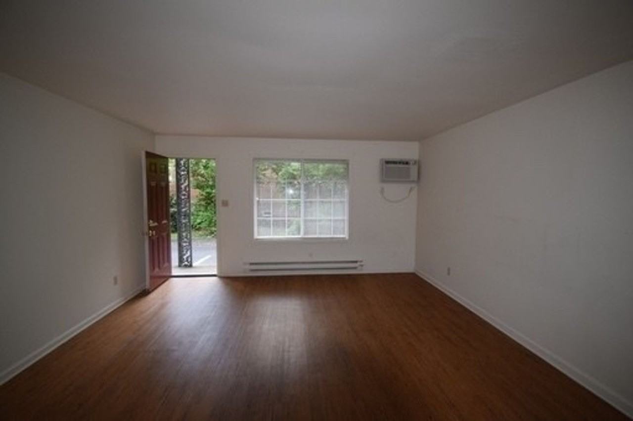 Square - Photo 2 of 7