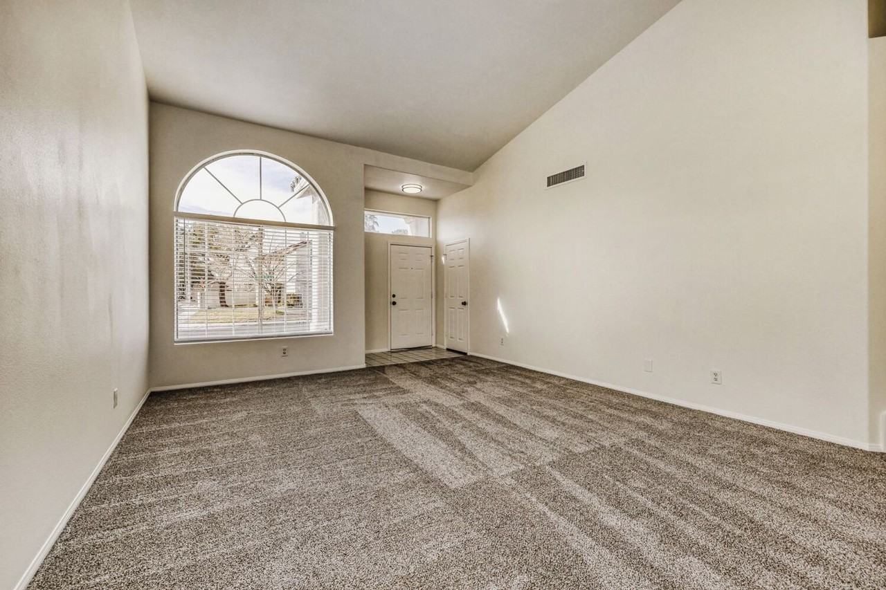 1812 Pineapple Tree Ct - Photo 3 of 15