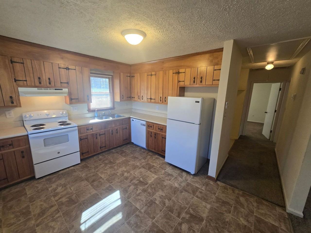 7815 Partridge Ct - Photo 6 of 11
