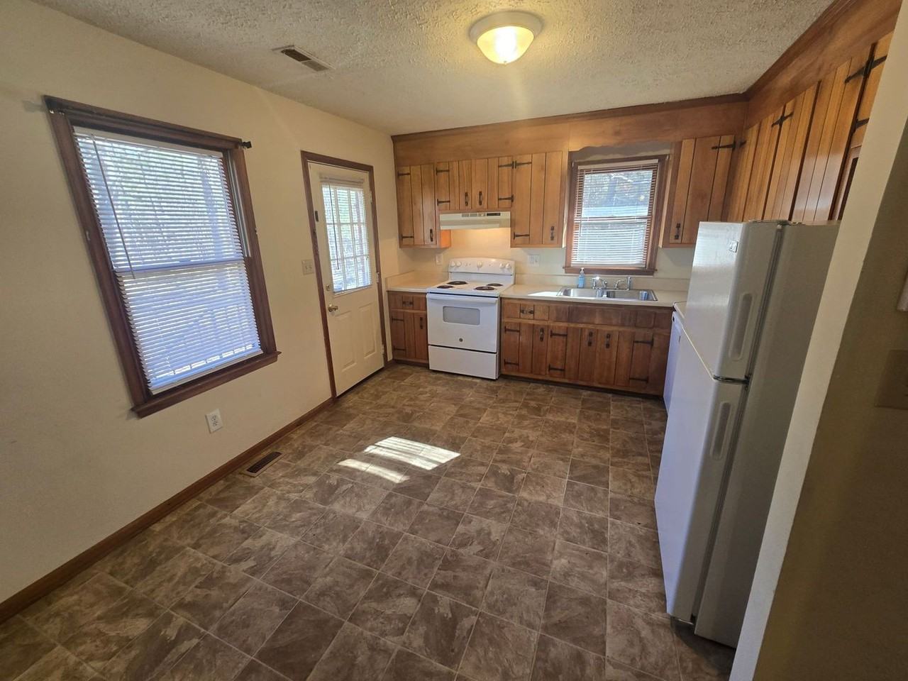 7815 Partridge Ct - Photo 5 of 11