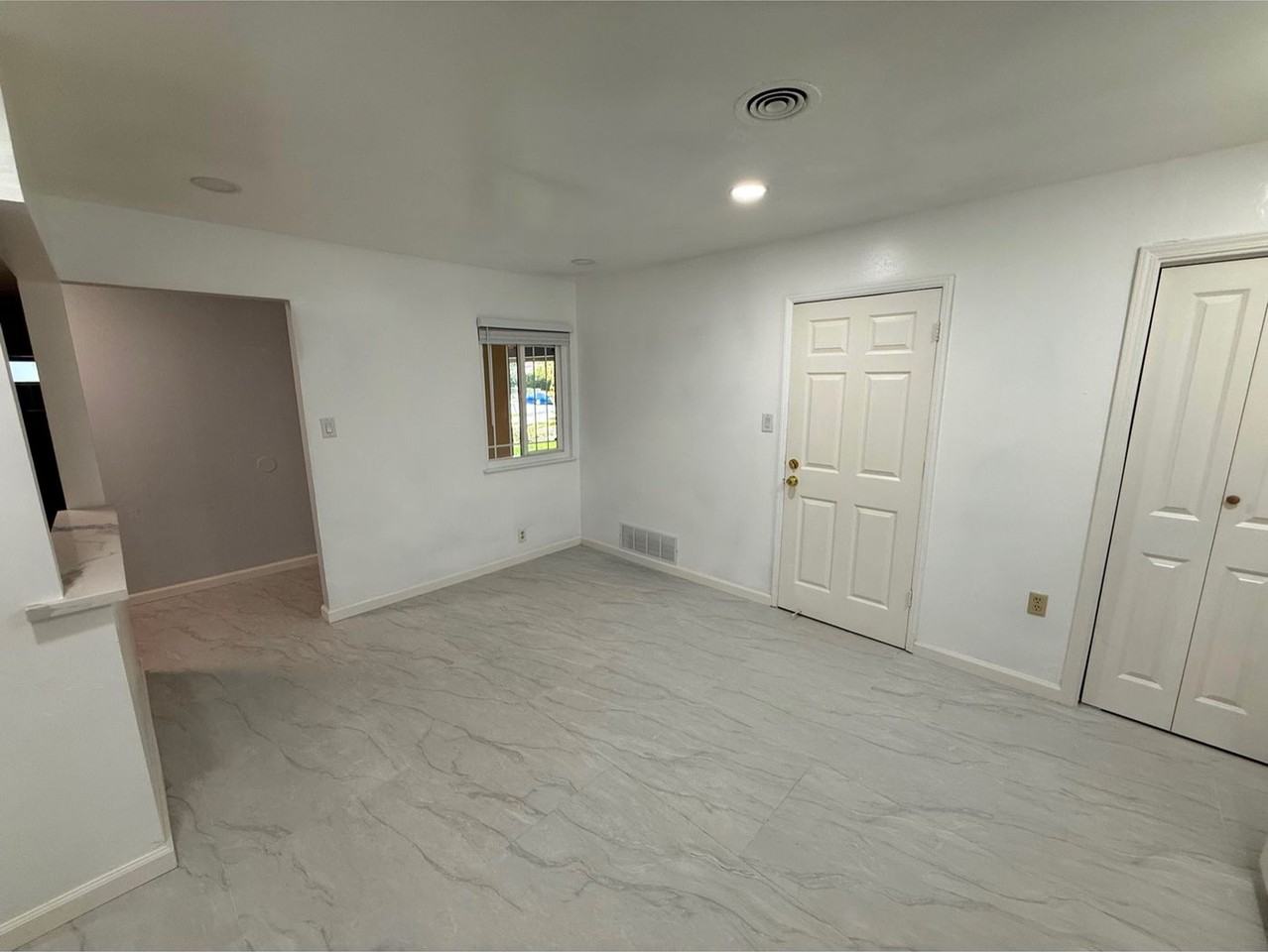 546 Ella Dr - Photo 3 of 13