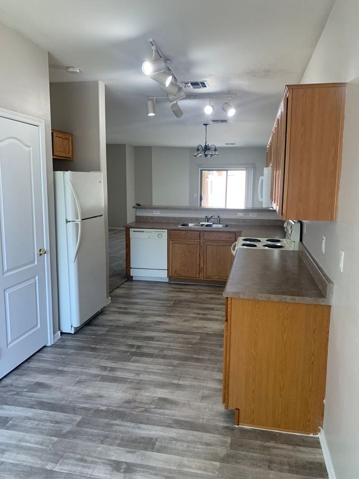 6819 S 37th Dr - Photo 2 of 10