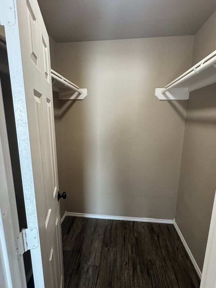 2936 E Colgate St - Photo 6 of 12