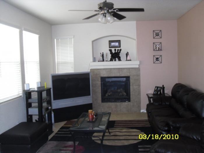 2044 Capital Dr - Photo 2 of 4