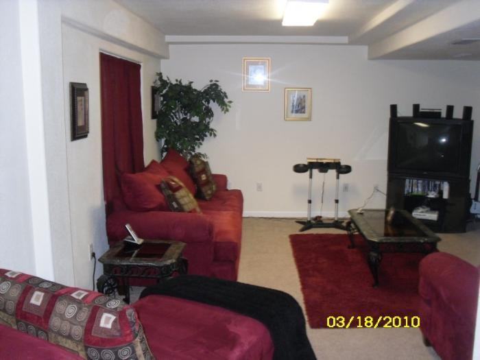 2044 Capital Dr - Photo 3 of 4