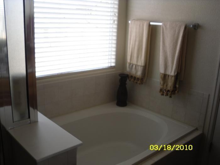 2044 Capital Dr - Photo 4 of 4