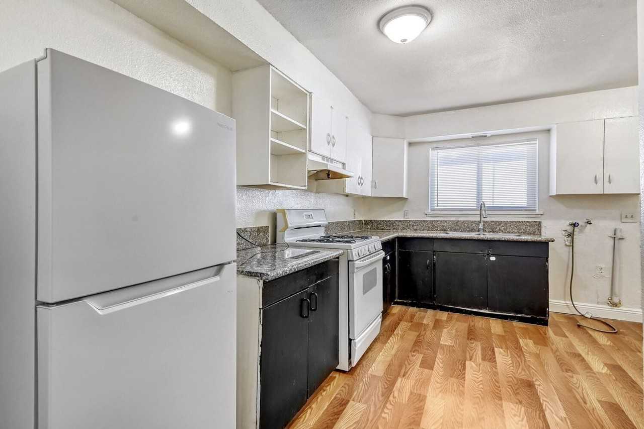 214 George Pl #214 - Photo 3 of 20