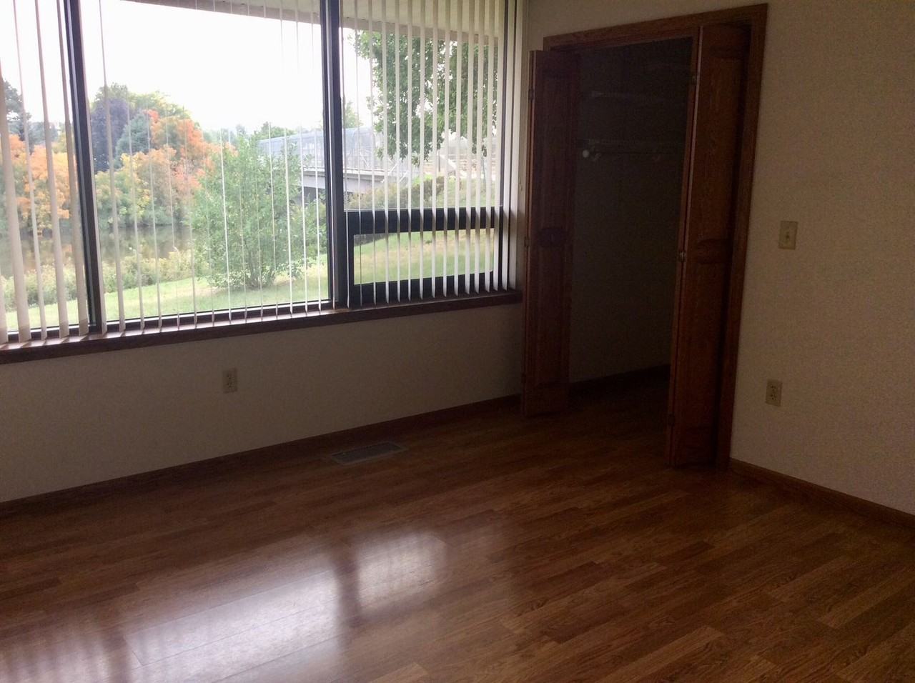 435 S Main Ave - Photo 4 of 8