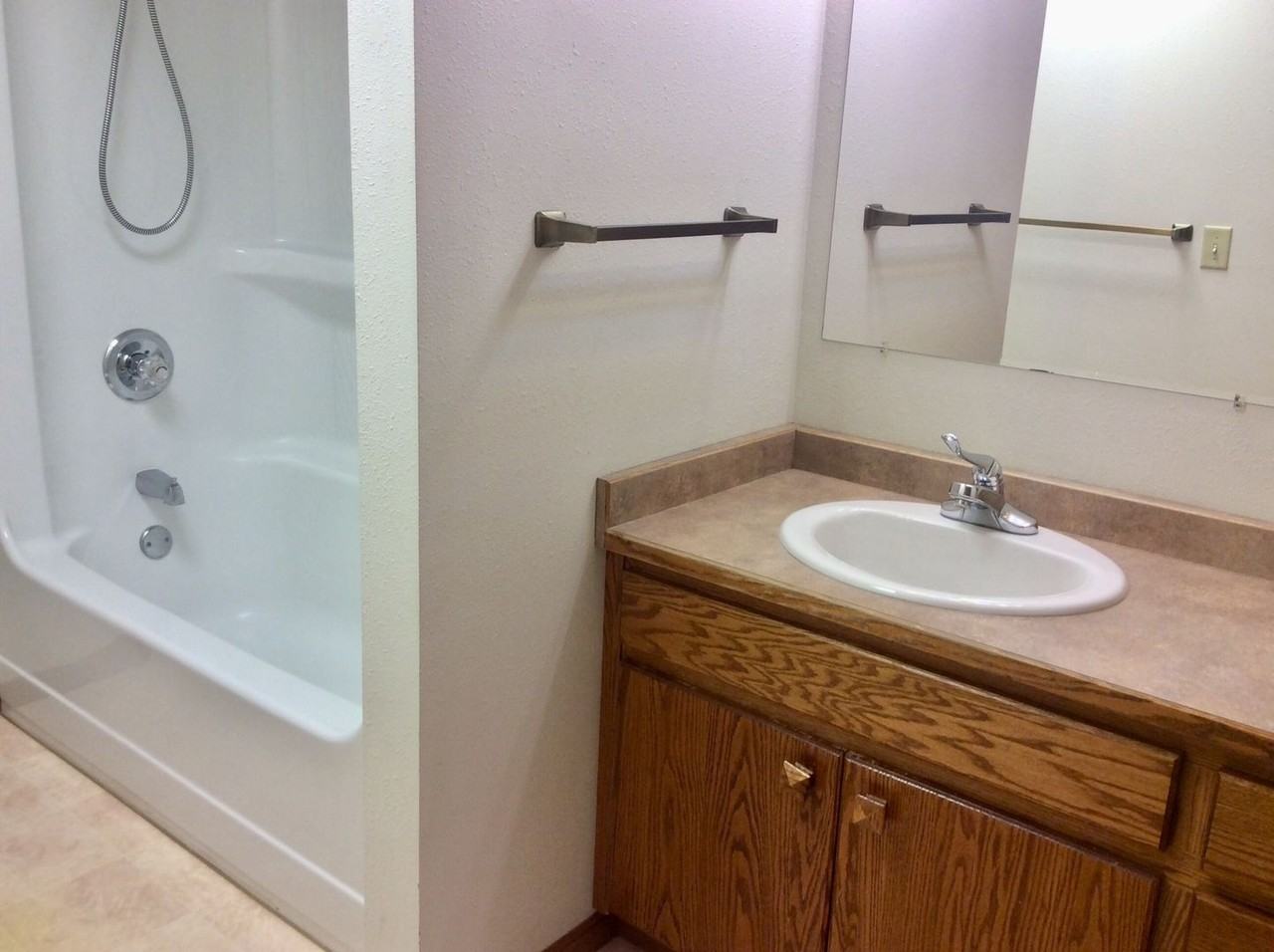 435 S Main Ave - Photo 6 of 8