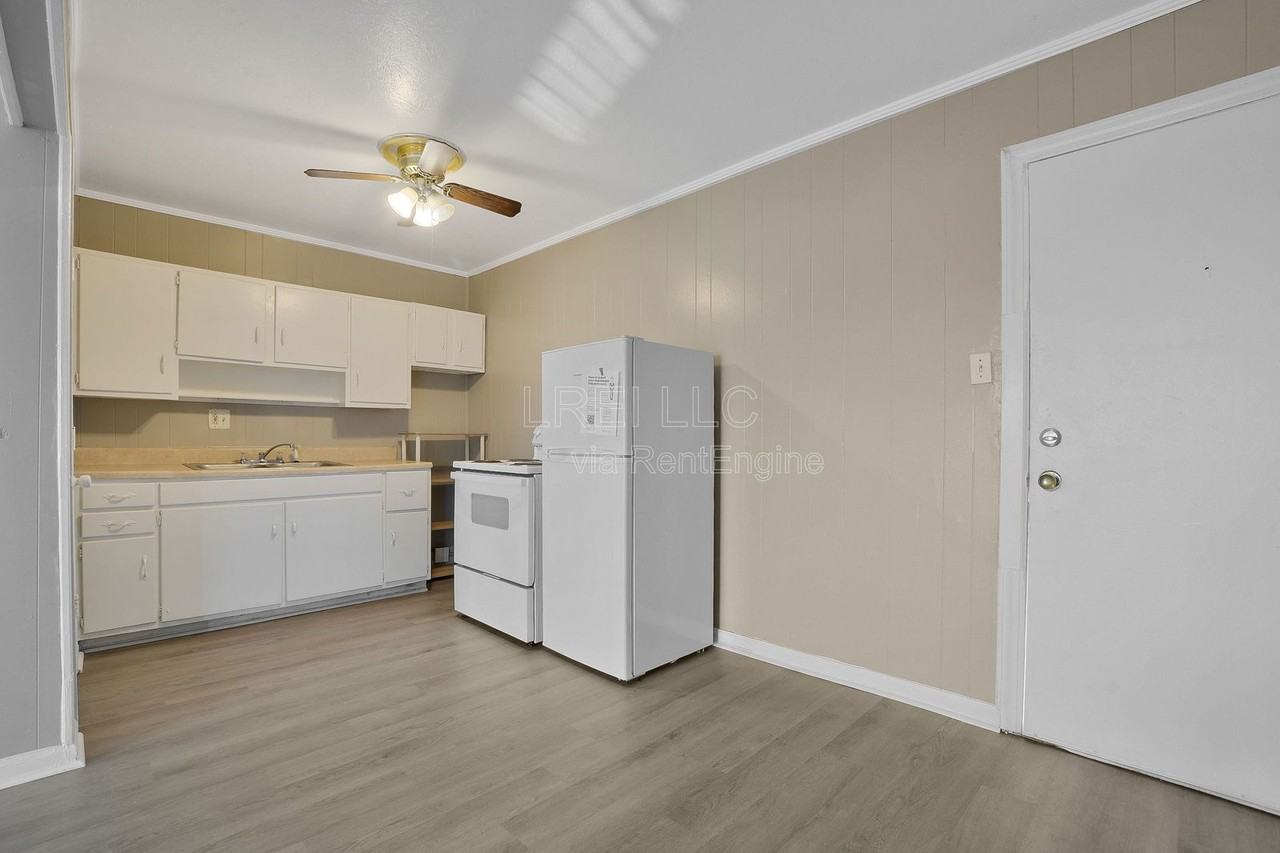 1708 Jennifer Rd #B13 - Photo 2 of 9