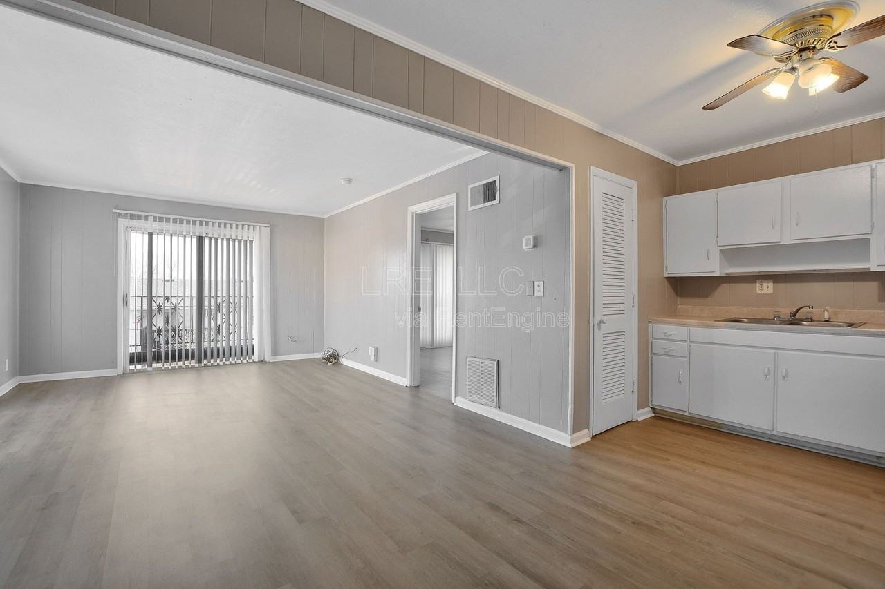 1708 Jennifer Rd #B13 - Photo 3 of 9