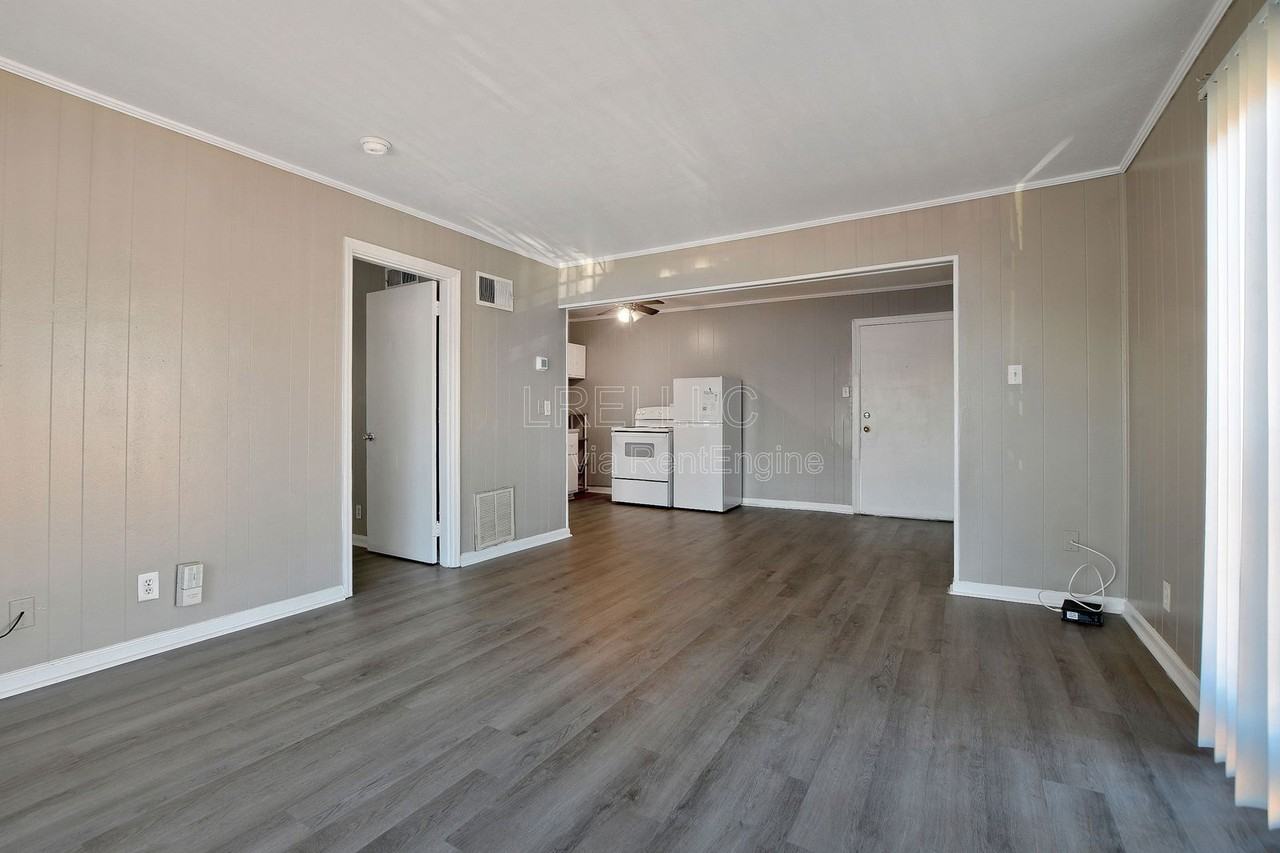 1708 Jennifer Rd #B13 - Photo 4 of 9