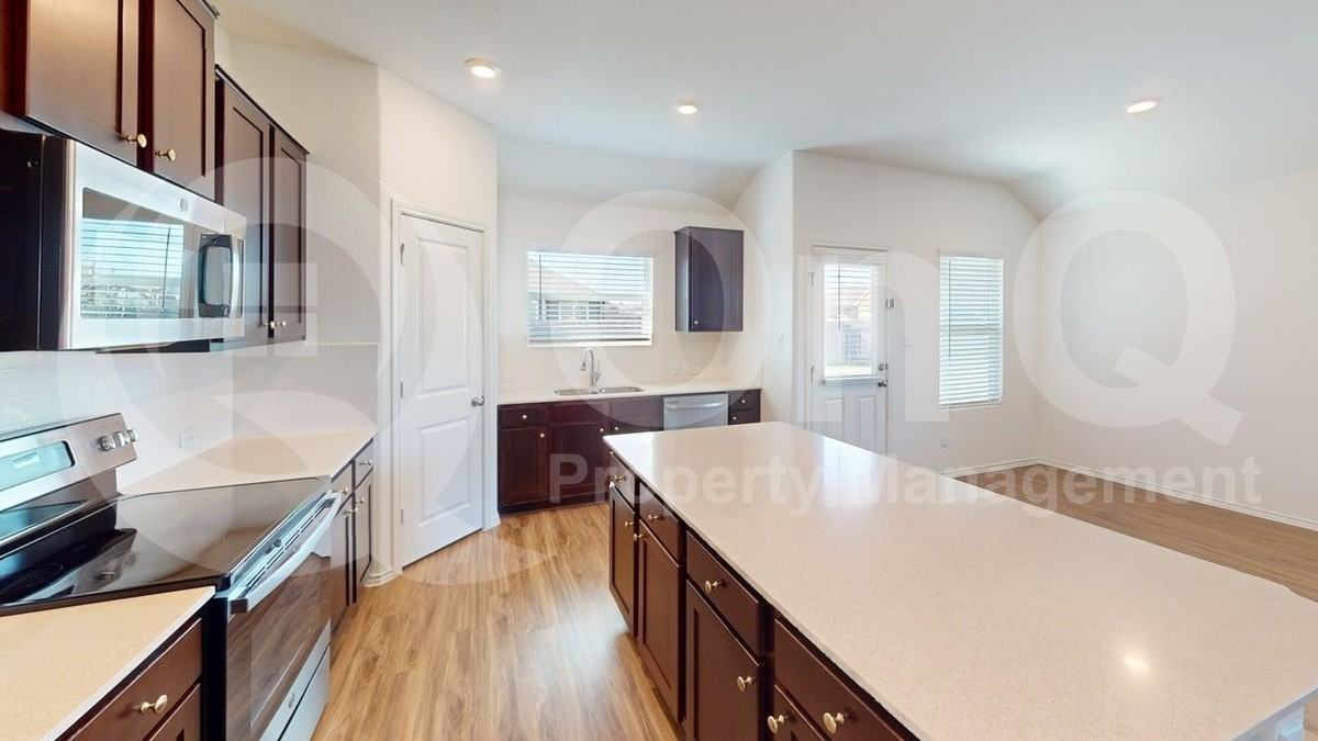 1000 Berryhack Ct - Photo 5 of 22