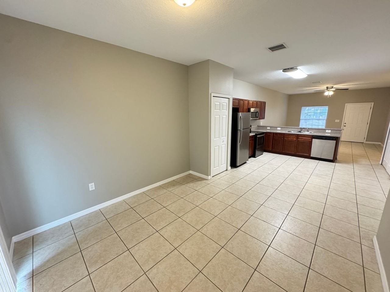 548 Albatross Dr #A - Photo 5 of 35