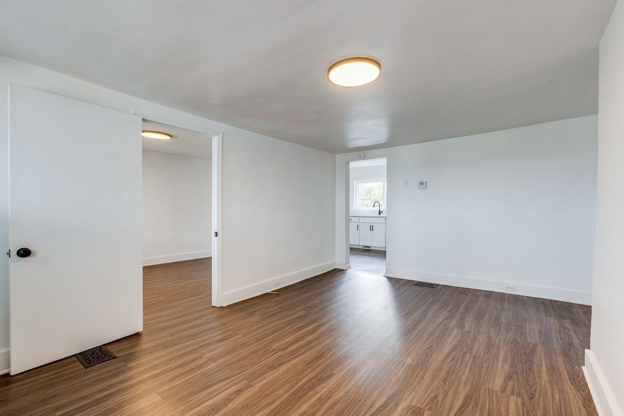 2316 Cobden St - Photo 5 of 22