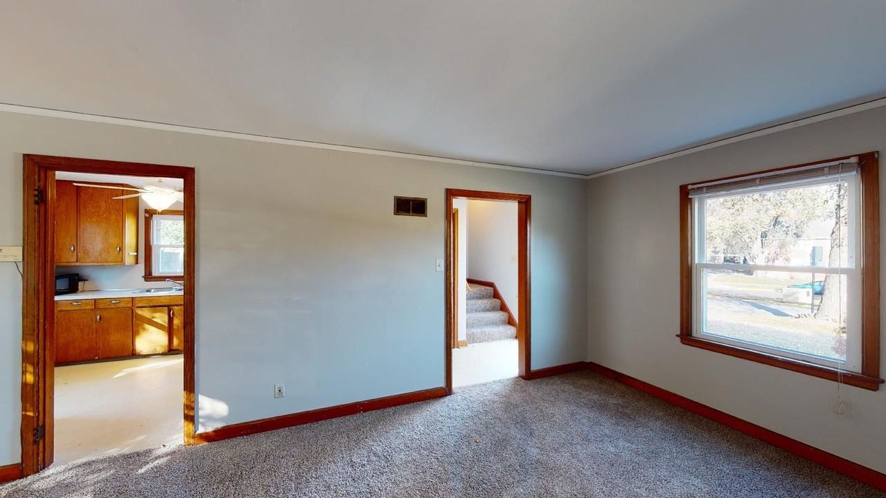 2142 Sunset Dr - Photo 5 of 15