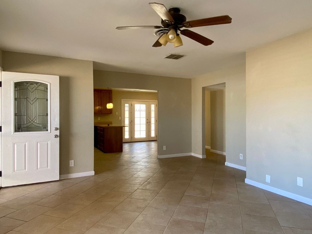 236 S American St - Photo 4 of 20