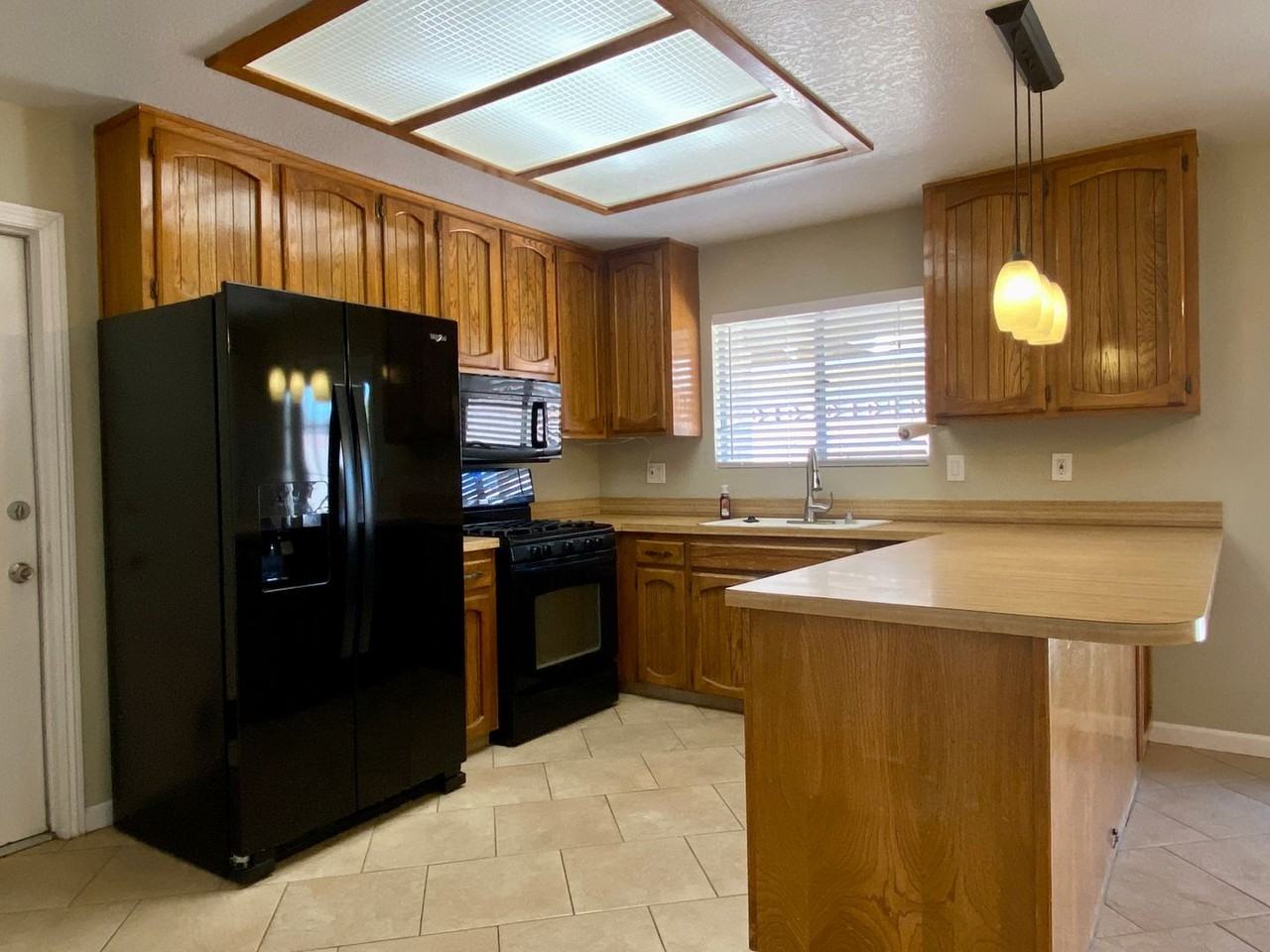 236 S American St - Photo 5 of 20