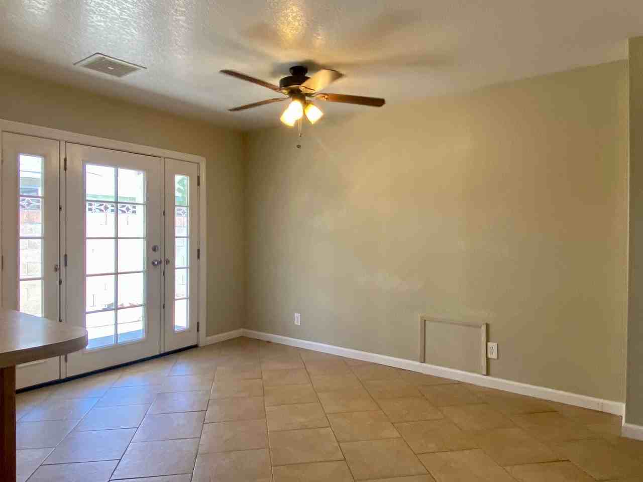 236 S American St - Photo 6 of 20